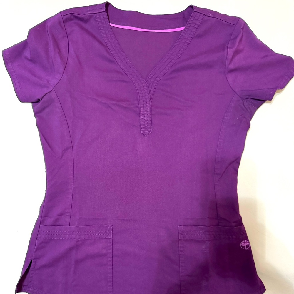 Healing hands 2 pocket scrub top